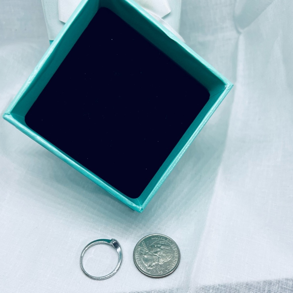 Unique Minimalist Dainty CZ Silver Plated Vintage Ring - Picture 3 of 9
